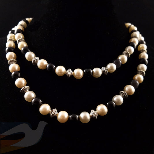White and Black Glass Pearl Necklace