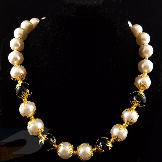 White and Black Glass Pearl Necklace